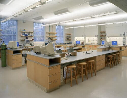Hood College - Hodson Science & Technology Center interior lab 1