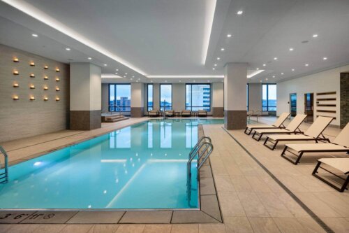 Hilton Rochester Mayo Clinic Area interior pool