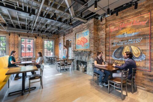 Augie’s Mussel House and Patio interior 4